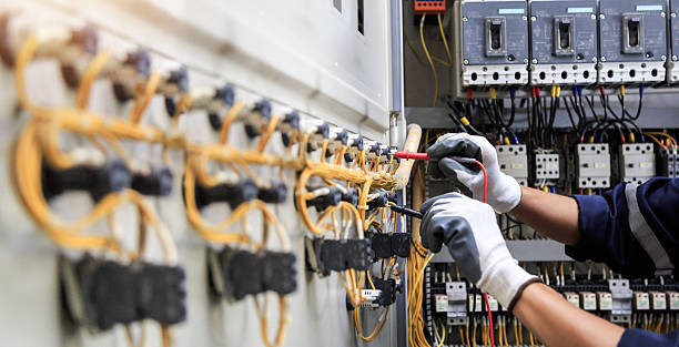 Professional Electrician technician working in Floresville, TX